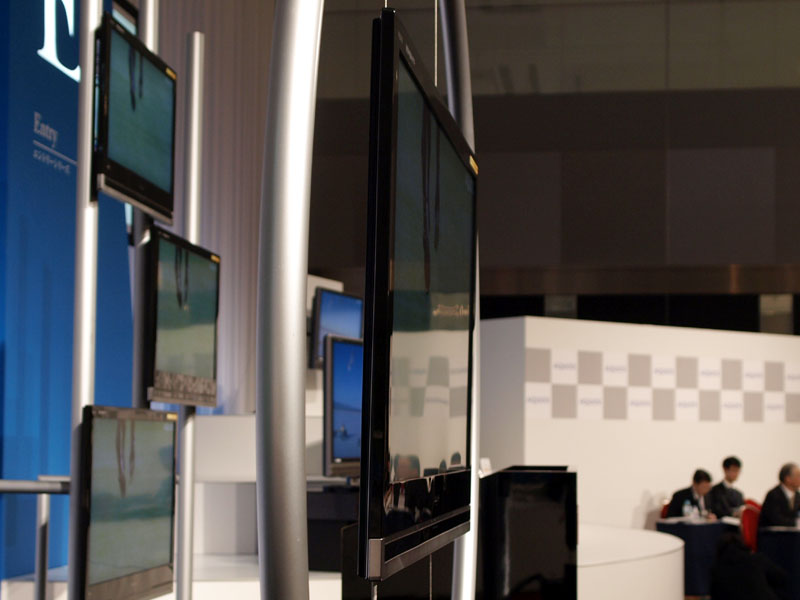 Illustration for article titled AQUOS X Is World's Thinnest Production TV, Says Sharp